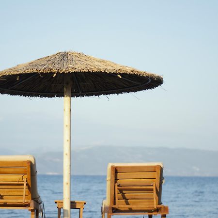 Parakladi Seaside Retreat Apartment Лефкими Екстериор снимка
