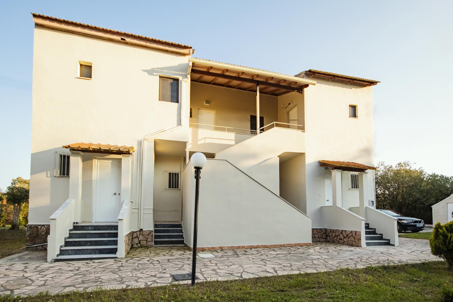 Parakladi Seaside Retreat Apartment Лефкими Екстериор снимка
