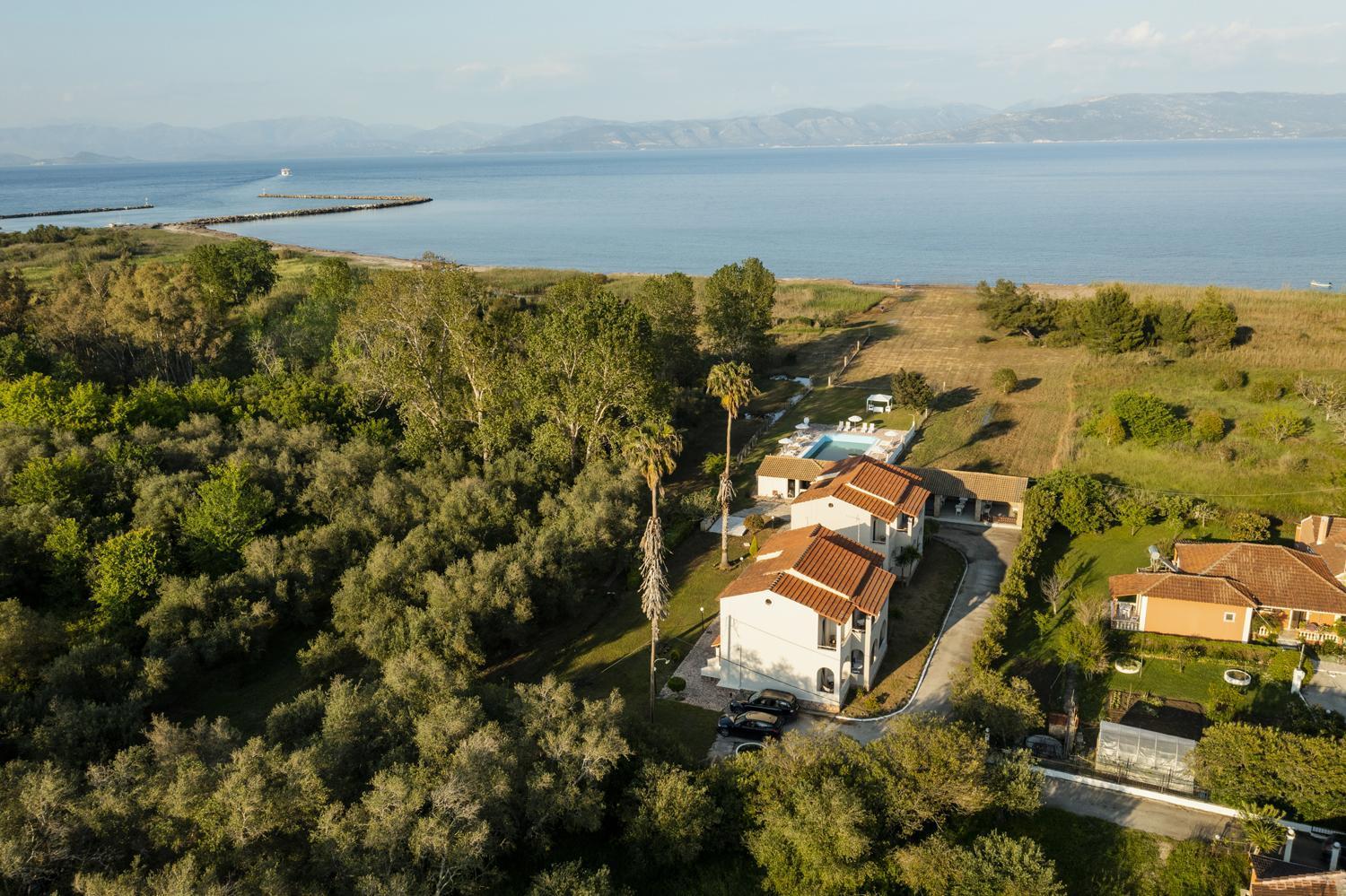 Parakladi Seaside Retreat Apartment Лефкими Екстериор снимка